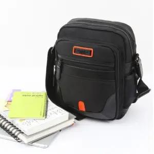 [옷자락]남자 심플 사무용 여행 보조 경량 크로스백
