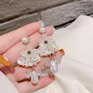 [무슈봉]레진 화이트 플라워 드롭 귀걸이