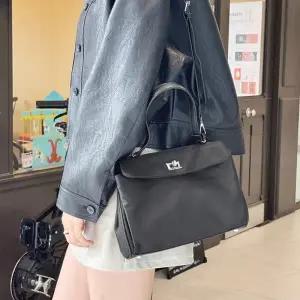 쇼퍼백 코디 직장인가방 캐쥬얼 미니숄더백 캔버스백