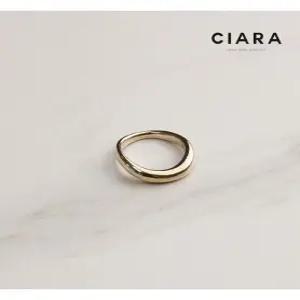 [씨아라]CIARA 16K Brianza 커브드라운드 반지(GoldPlated)