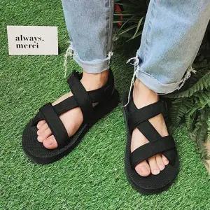 남녀공용 데일리 여름 베이직 샌들 엑스 스트랩 버클