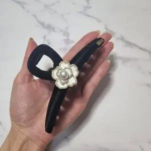 TBZ 벨벳 올림머리 대형집게핀(화이트) 1개