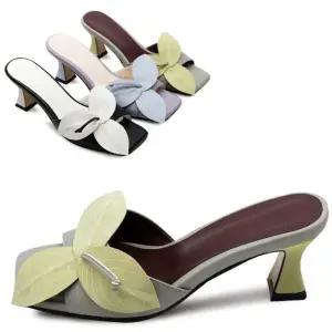 [카미엣뮤즈]코사지 힐 슬리퍼_KM24s250