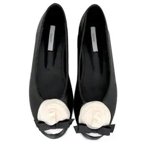 [카미엣뮤즈]쉬폰 코사지 플랫_KM24s048