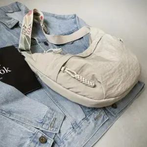 컬러스트랩 반달 크로스백 숄더백 데일리가방