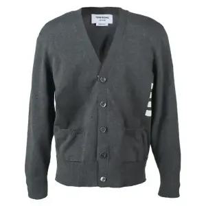 톰브라운 남성 사선 릴렉스핏 가디건 미디움그레이 MKC581A Y3043 035