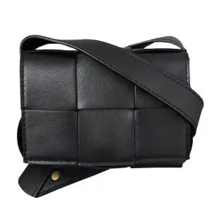 25FW 위빙 인트레치아토 카세트백 미니 (666688 VMAY1 8425) [당일]