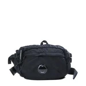 [CP컴퍼니] 남성 렌즈 와펜 힙색 (RCCMAC734A 005269G 888) 25FW