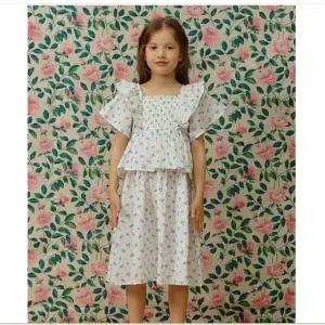 [갤러리아] 26년S/S 매직에디션로얄팔라스 블루로즈원피스(RP62-OP202/WH)