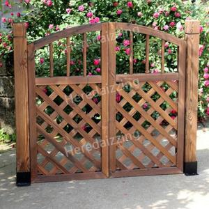 주택 야외 전원주택 목재 출입문 마당 정원 원목 담장 대문 휀스