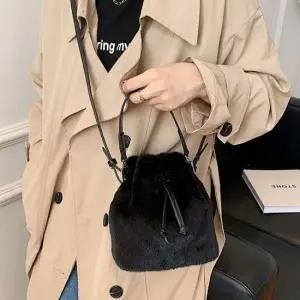 여성 가방 겨울 복조리 토트백 크로스백 가죽끈 체인끈 끈조절 미니백