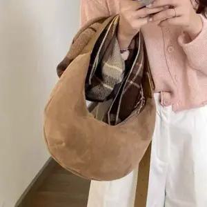 여성 가방 반달백 숄더백 토트백 끈조절 가죽 스웨이드 심플 미니백