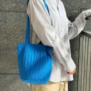 롱 숄더백 여성 원통 패딩 퀼팅 데일리 가방 블루