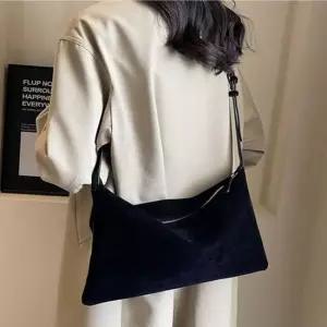 2컬러 크로스 스웨이드 숄더백