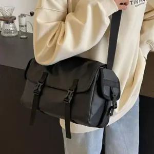 [하프클럽/]남성 여성 분리 수납 블랙 메신저백 크로스백 가방