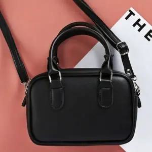 토트 크로스백 여자 스퀘어 정장 가방 블랙