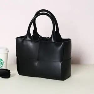 미니 토트백 크로스 위빙 가방 스퀘어 블랙