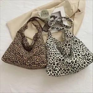 여성 숄더백 스웨이드 크로스백 레오파드 패브릭 가방