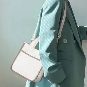 심플 디자인 귀여은 여성 라인 미니 스퀘어 에코백