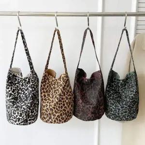 여성 호피 무늬 가벼운 숄더 백 원통 가방