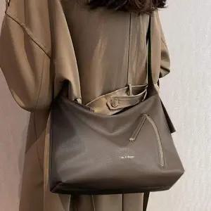 에코백 여성 소프트 숄더 심플 세련느낌 수납공간 크로스백