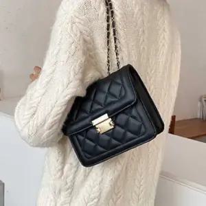 퀼팅 금장장식 미니백 여성 데일리 체인숄더 크로스백