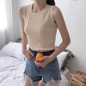 베이직 민소매 니트 슬리브리스 여자 여름 나시 상의