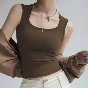 여름 출근룩 이너 코디 여성 무지 민소매 나시 티셔츠