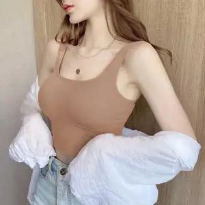 여성 데이트 룩 여름 이너 코디 크롭 민소매 티셔츠