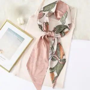 [샵앤] 여성 얼굴 화사해보이는 플라워 스카프 WDMS-WSC-TS12496416