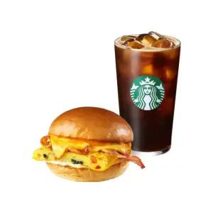 [스타벅스] [에너지 가득 한끼] 아이스 카페 아메리카노T+베이컨 체다 & 오믈렛 샌드위치
