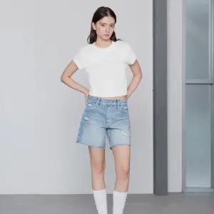 [CK] 여성 모노그램 베이비 반팔 티셔츠 47AB802 YAA