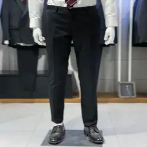 [트루젠] 트루젠 봄여름 블랙 울스판 기본핏 남자 정장바지 2322TP003054
