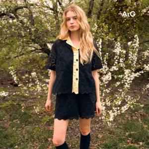 [최초가69 900원]바이에딧 콜라보 블러썸 아일렛 하프팬츠