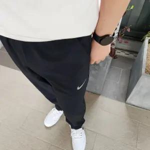 (백화점판) 나이키 섬머 경량 드라이 스트레이트 크롭핏 팬츠