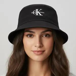 캘빈클라인진 버킷햇 남여공용 모노그램 벙거지 모자 블랙