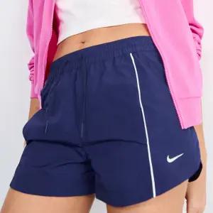 나이키 미드라이즈 우븐 쇼츠팬츠_C FV7501-410