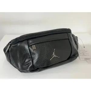 [정품] 나이키 조던 힙색 메신저백 크로스백 웨이스트백 슬링백 블랙 HA5507-011