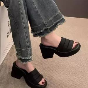 세련된 통굽 슬리퍼 사무실 신발 여성 줄무늬 슬리퍼 학교 예쁜 통굽 여성 웨지 심플