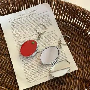 레진 토마토 수능 과일 소품샵 럭키 거울 가방걸이 취업 행운 핸드메이드 멋쟁이 양면