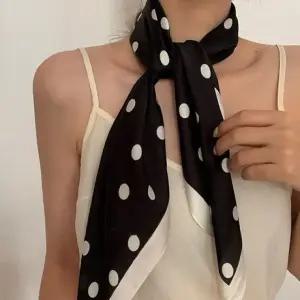 오르걸 땡땡이 여성 간절기 스카프
