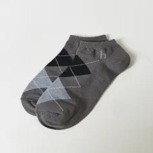 헤지스 남성 26SS 그레이 체크 면혼방 단목양말 HZSS6E303G2