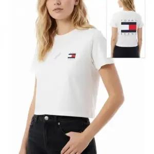 MUST IT_타미힐피거 25FW BOLD FLAG T-Shirt DW21423 YBH) 볼드 플래그 티셔츠)