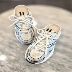 [대구백화점] [발리스윗]메탈실버뮬운동화(SP4WAS33)