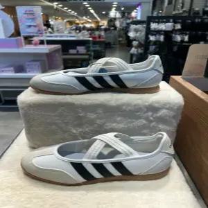 [슈마커] 아디다스 바레다 메리제인 JQ2127