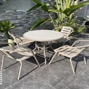 야외 테이블 의자 세트 안뜰 테라스 발코니 유리 커피 테이블 탄소강 플라스틱 전용 설비기