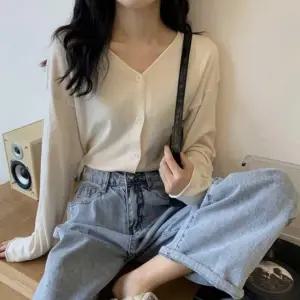 긴팔 브이넥 단추 가디건 여성 사무실 오피스룩 데일리 패션 가을 코디 봄새 학기나들이