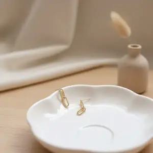 [하프클럽/]여성 데일리 오피스 모던시크 드롭 이어링