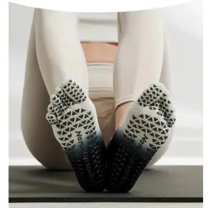 J2K 투톤 필라테스 요가 양말 삭스 발가락 미끄럼 방지 논슬립