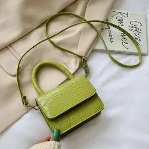 크로커엠보탑핸들미니백 숄더 토드백 호보백 여자 여성 여성 패션잡화 미니 버킷백 백팩 미니백 데일리 호